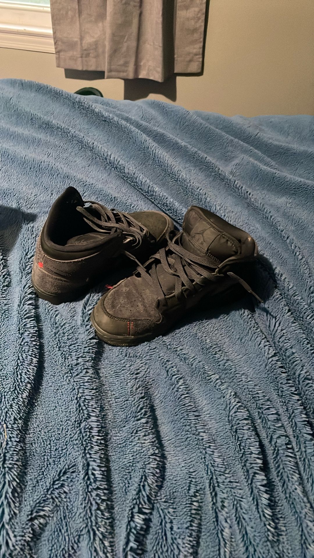 Jordan 1 Size 6youth (pick Up Only!!!) and I will negotiate with prices