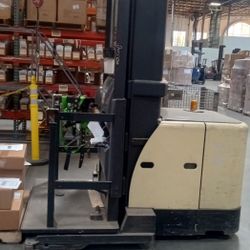 Crown Order Picker 