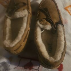 New ugg slpr shoes  sz7 but fits 6.5 /7