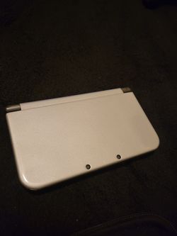 New Nintendo 3DS XL With 64 SD Card