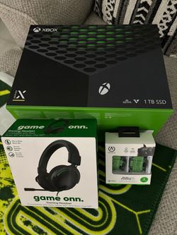 Xbox Series X 1TB Console Bundle
