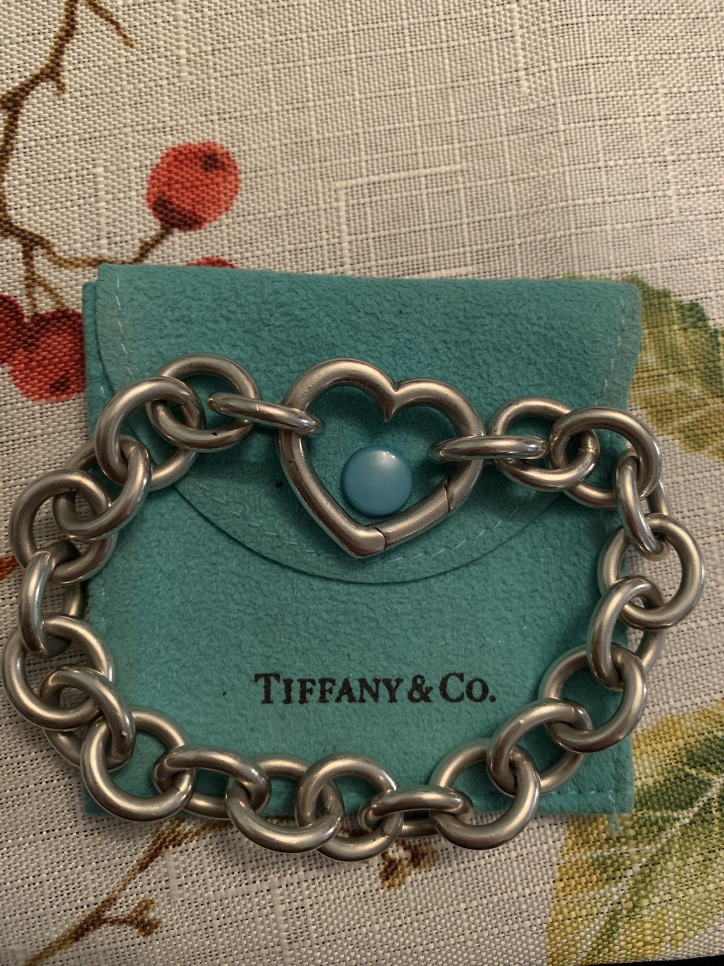 Tiffany & Co. Open Heart Clasp 925 Sterling Silver Oval Link Bracelet