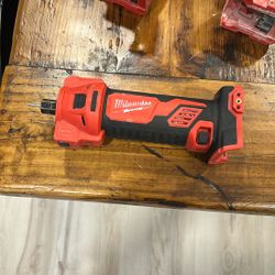 Milwaukee M18 Fuel Drywall Cutout Tool Rotozip
