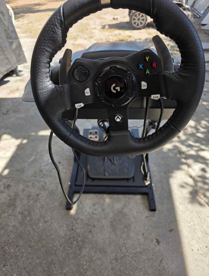 Logitech G923 Racing Wheel with pedals