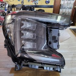 2021 - 24 - GMC YUKON - RIGHT - HEADLIGHT