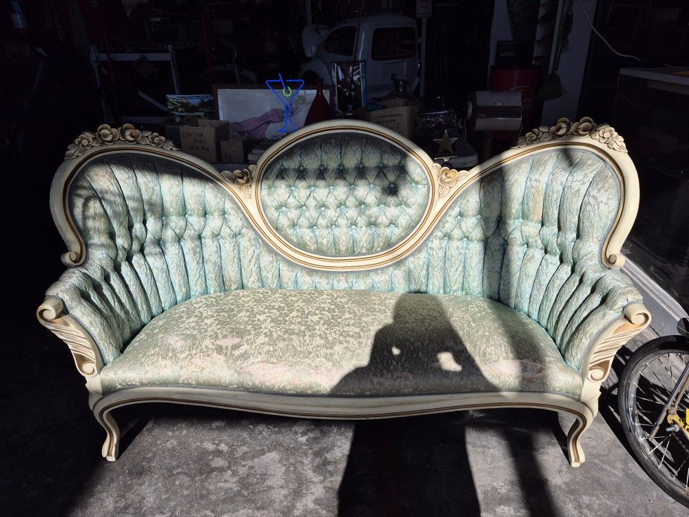 Victorian Antique Collectible Vintage Furniture