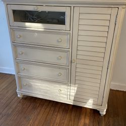 Universal Furniture Gentleman's Chest designed for Paula Dean- delivery available