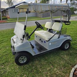 Nice Club Car Golf Cart With a High-Speed Motor