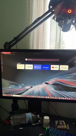 2 Gaming Monitors. LG 24’’ 1920x1080 144hz & acer nitro 27’’ 2560x1440 240hz