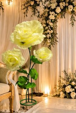 Giant artificial flower