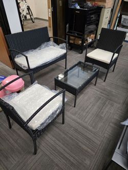 4  seats chair