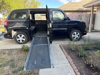 (Wheelchair Accessible) 2011 VPG MV-1