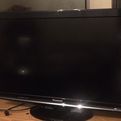 Panasonic LCD tV 41 Inch Corner To Corner