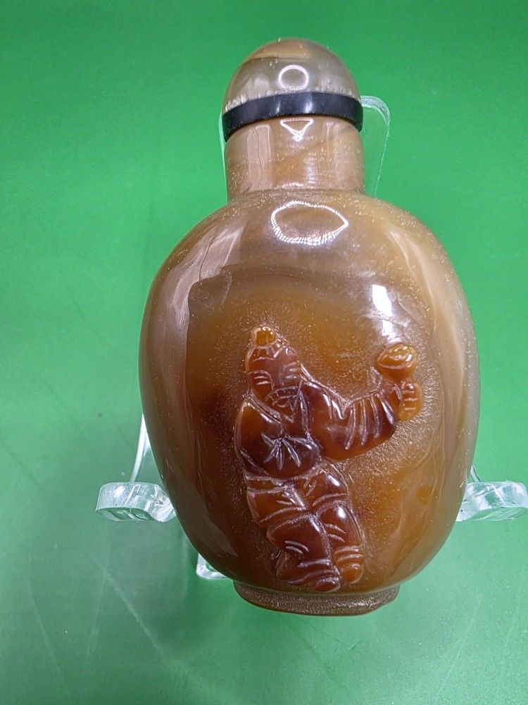 Estate Chinese Agate Snuff Bottle With Raised Motif