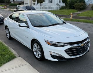 Chevrolet Malibu White 4-Door Sedan