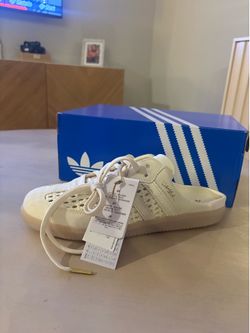 Size 9 Women’s Samba Mule