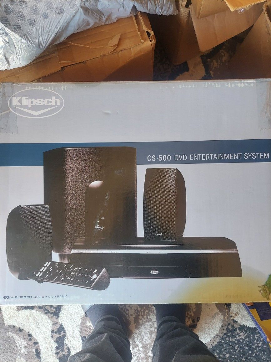 New KLIPSCH DVD SURROUND SYSTEM WITH 2 SPEAKERS, A SUBWOOFER AND DVD/TUNER. REMOTE. STILL IN THE BOX. PAIS 450. SELLING FOR 200. Make An Offer