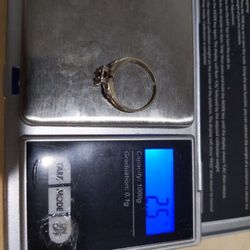 2.4 grams 18K white gold band w/accent diamonds