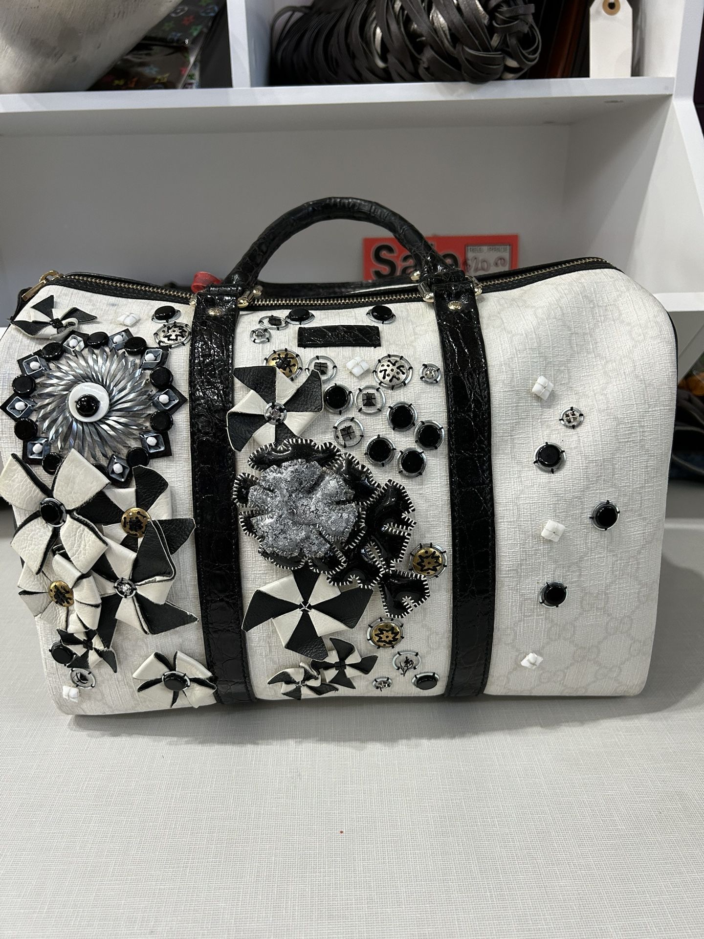 VINTAGE 2000’S GUCCI LIMITED RELEASE STUDDED LEATHER WHITE MONOGRAM HAND BAG