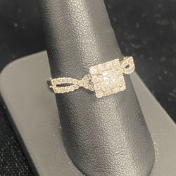 14kt Natural Diamond Ring 