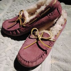 UGG Slippers Size 8 Women $8o/ 0B0