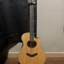 Yamaha APX700II- 12