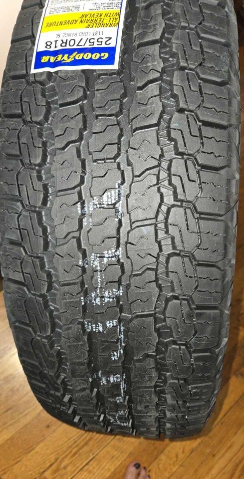 Goodyear 255 70 R18