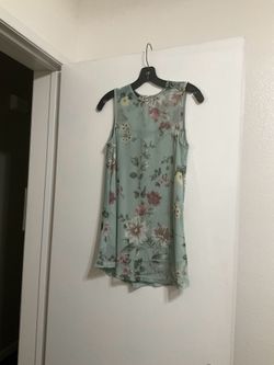Floral AB Studio  Sleeveless Sage Green Top size Xs like new