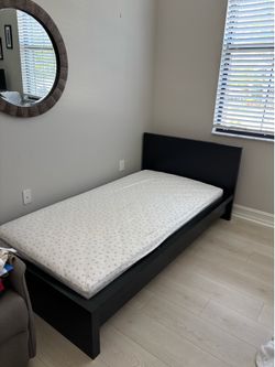2ea Twin wood beds w mattresses