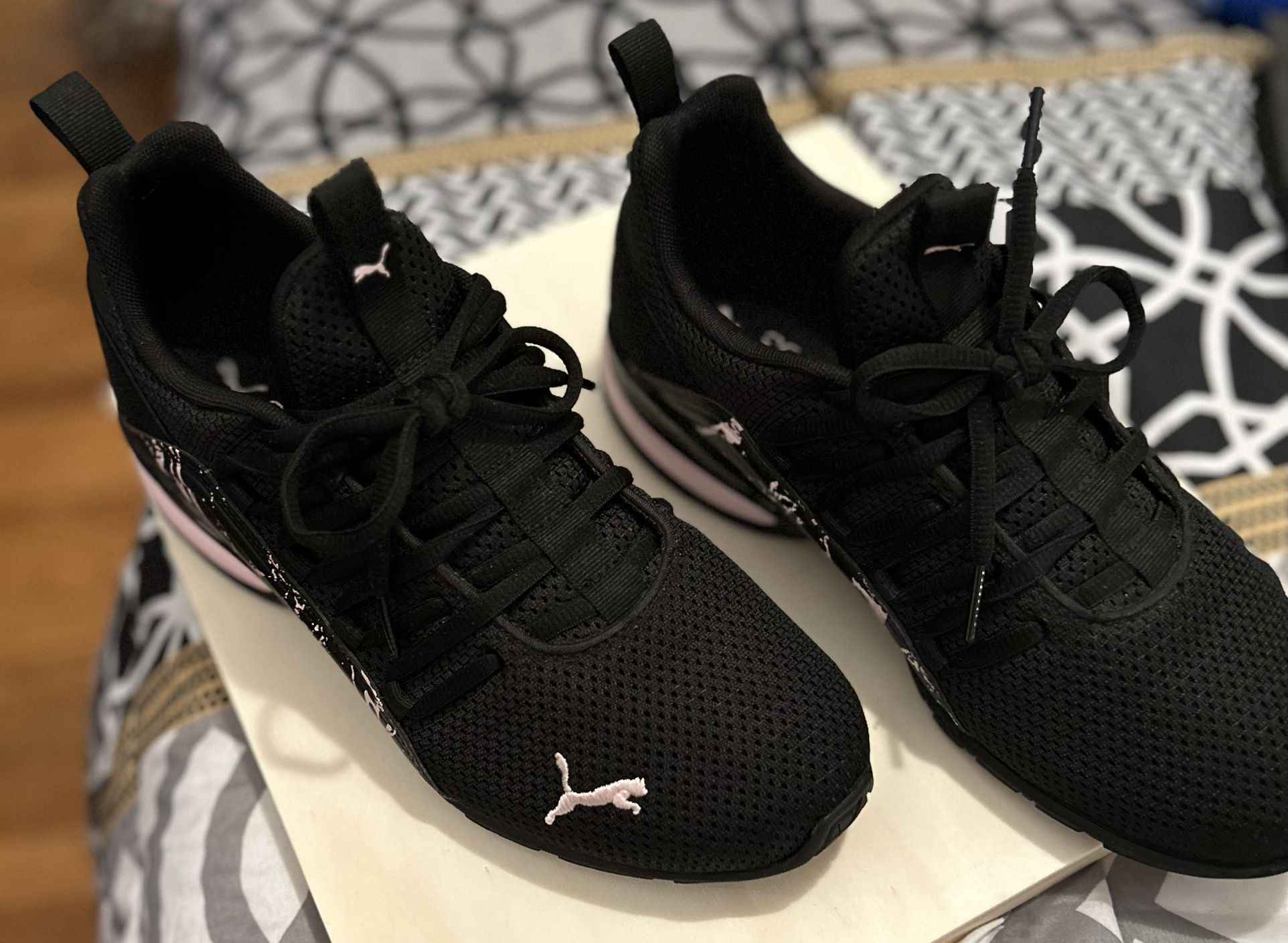 Black And Pink Puma Sneakers/Tennis Shoes 💖