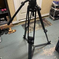 Manfrotto Bogen 3283b Video Tripod with 3433 Fluid Head with spreader