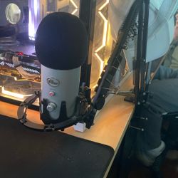 Blue Yeti Mic W/stand