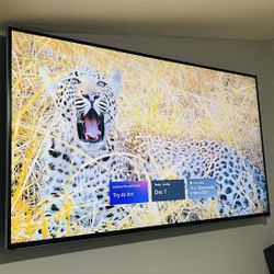 VIZIO SMART TV 80 Inch . SUPER ULTRA HD .USED TV 