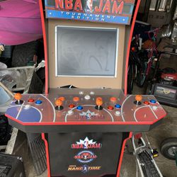 Nice NBA Arcade Game 4 Players Only I Dropped And The Screen Broken 