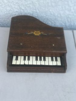 Mini Baby Grand Piano Toy Wood No LEGs Japan 12Keys ALL KEYS WORK Imperfections. Used in good condition with some cosmetic  blemishes. These blemishes