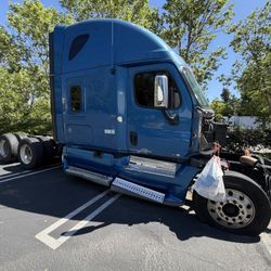 2012 Frighliner Cascadia CAB 