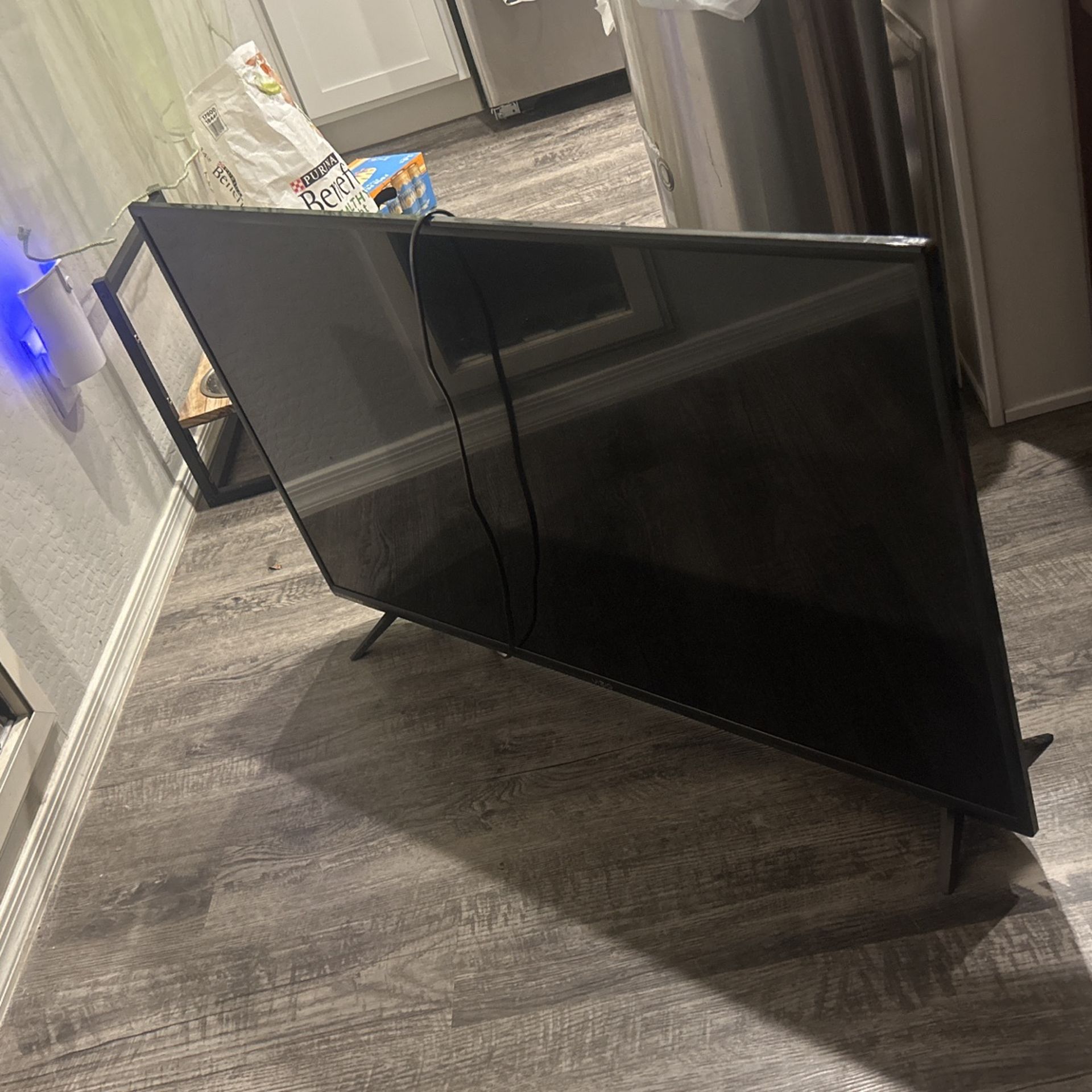 Vizio Model V435-J01 43” Smart Tv