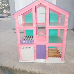 Small doll house