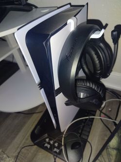 PlayStation 5 Pro 2TB (Comes With HyperX Mic Headphones PS5 Stand/Mic Holder and PS5 Box)