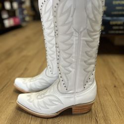 Women’s White Boots 