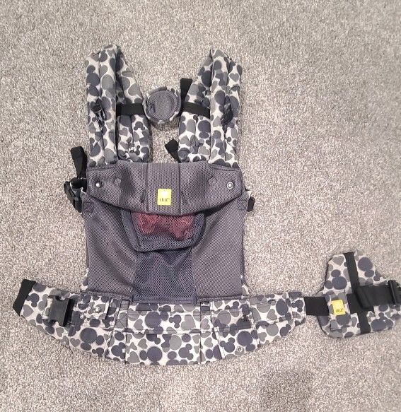 Lillybaby 6-in-1 Complete Airflow Disney Exclusive Carrier. 3D breathable mesh, lumbar support, hood