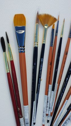 Fine watercolor, acrylic and oil brushes
