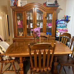 Hutch w/ Matching Table And 5 Chairs