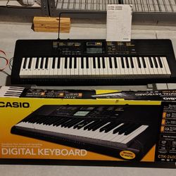 Casio CTK-2400 Keyboard 61-Keys with Power Cord
