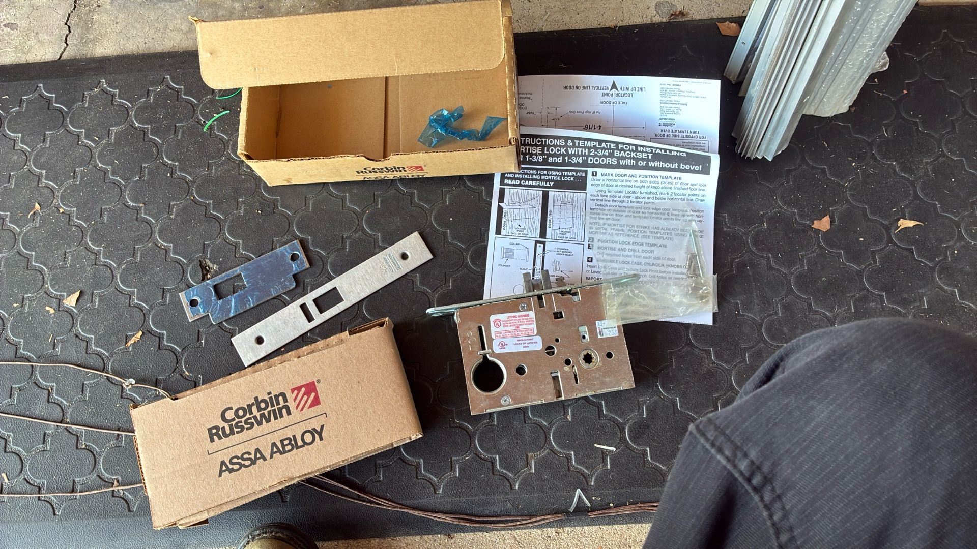 4 CORBIN RUSSWIN mortise Locks, 5 SARGENT KEY LOCKS, 1 VON DUPRIN power Transfer
