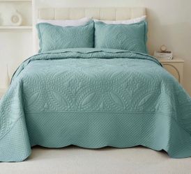 Teal Quilted Bedspread Set with Shams