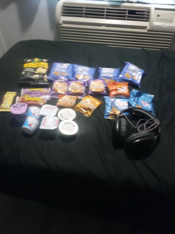 Bluetooth Wireless Headphones 🎧 WITH GOODIES 😋