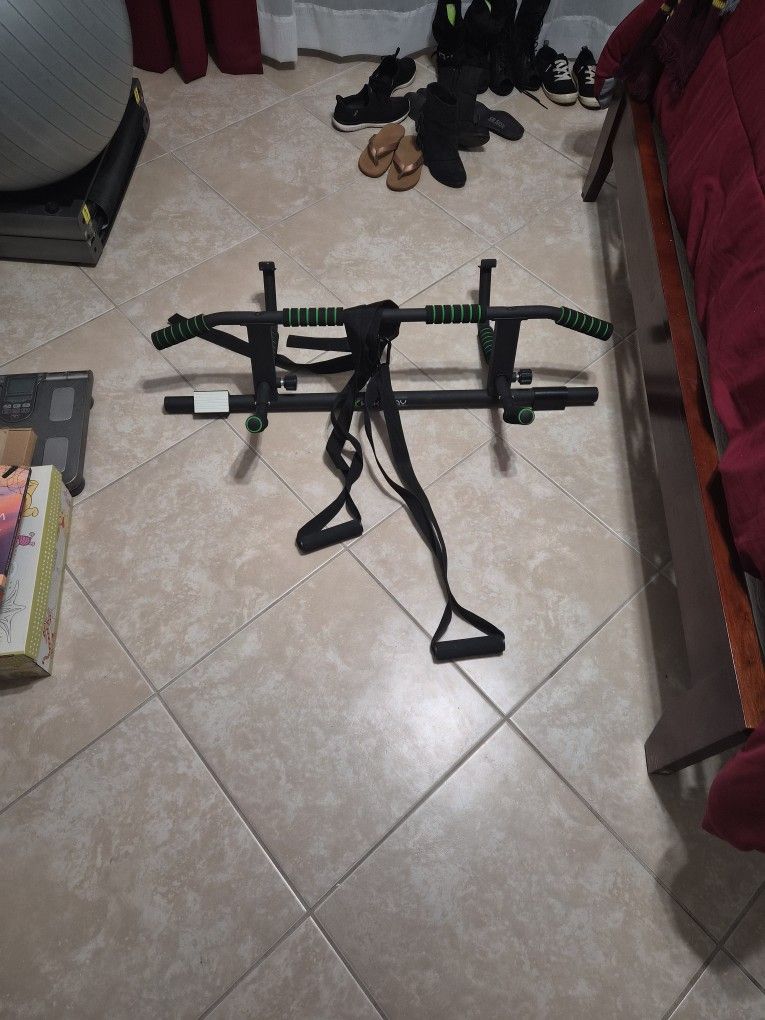 Pull Up Bar - Doorway