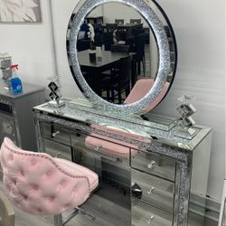 vanity for makeup room or bedroom beautiful piece for a gift