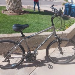 Giant Sedona DX 24 Speed Bicycle Bike - Needs A Tune Up But Great Bike!!!